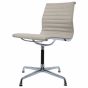 Cadeira de conferência Eames EA105 com deslizadores em couro cinzento